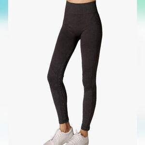 NWOT NIKIBIKI Women Seamless Vintage Hybrid Leggings, One Size